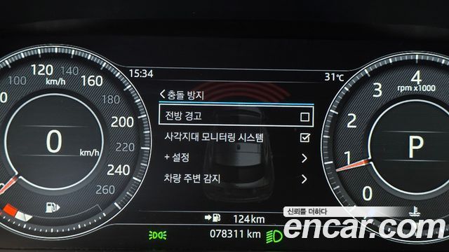 Jaguar E-PACE 2018 — photo 21