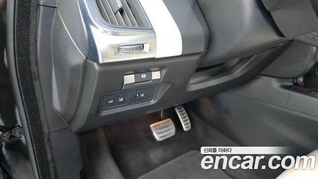 Jaguar E-PACE 2018 — photo 24