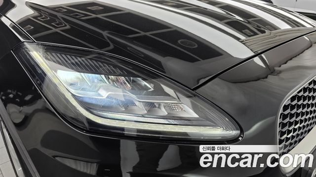 Jaguar E-PACE 2018 — photo 8