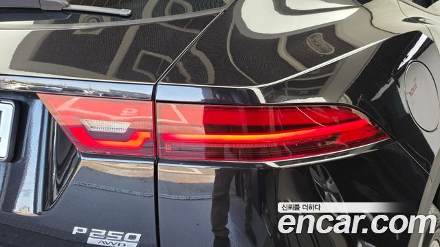Jaguar E-PACE 2018 — photo 9