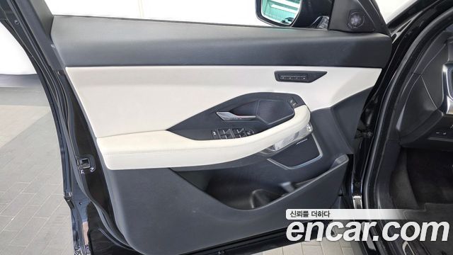 Jaguar E-PACE 2018 — photo 14