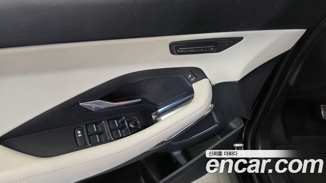 Jaguar E-PACE 2018 — photo 30