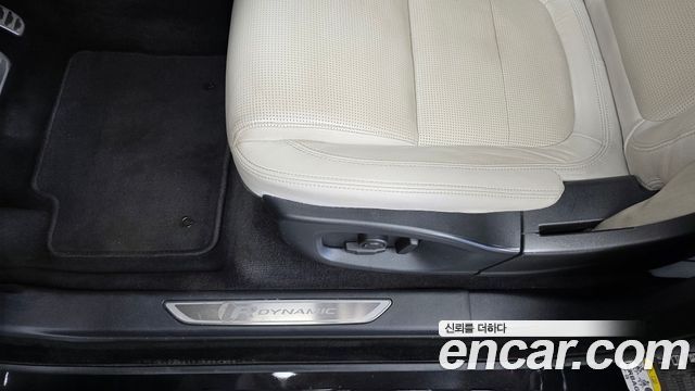 Jaguar E-PACE 2018 — photo 31