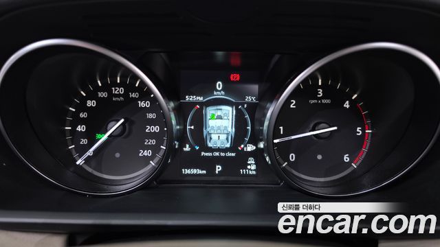 Land Rover Discovery 2018 — photo 11