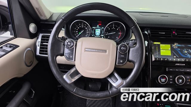 Land Rover Discovery 2018 — photo 18