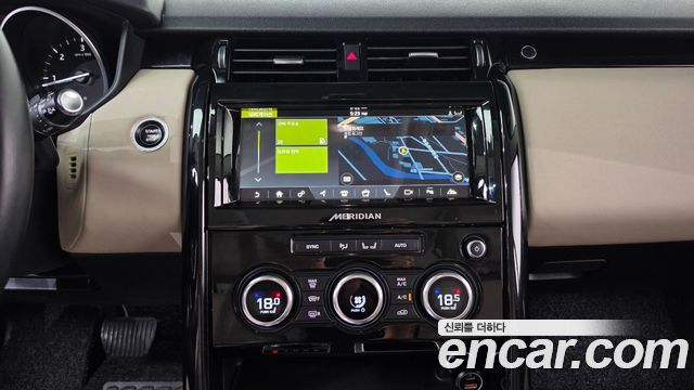 Land Rover Discovery 2018 — photo 19
