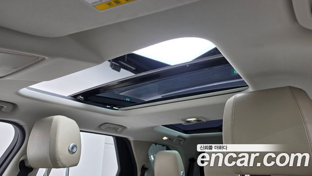 Land Rover Discovery 2018 — photo 22