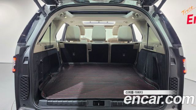 Land Rover Discovery 2018 — photo 24