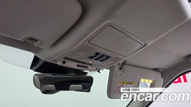 Land Rover Discovery 2018 — photo 26