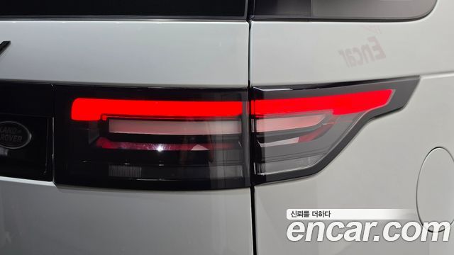 Land Rover Discovery 2018 — photo 9