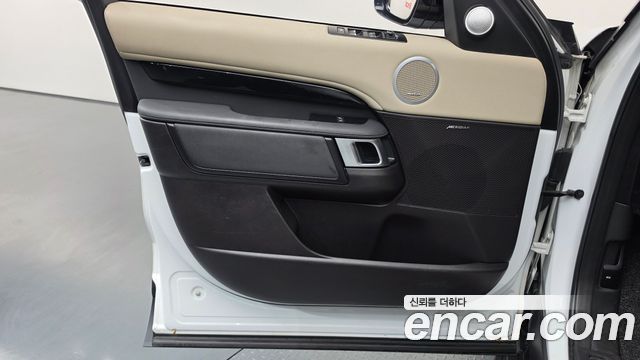 Land Rover Discovery 2018 — photo 14
