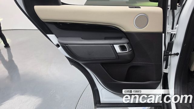 Land Rover Discovery 2018 — photo 15