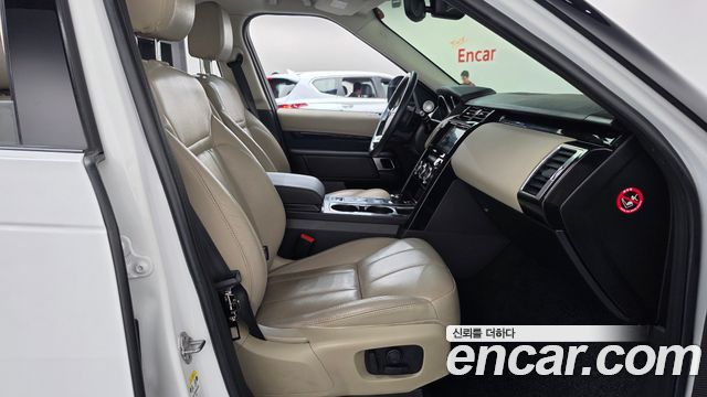 Land Rover Discovery 2018 — photo 16