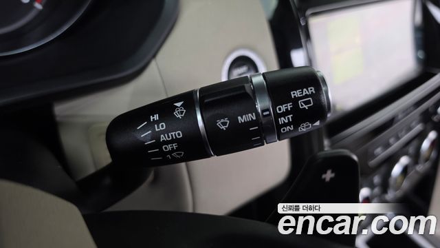 Land Rover Discovery 2018 — photo 27
