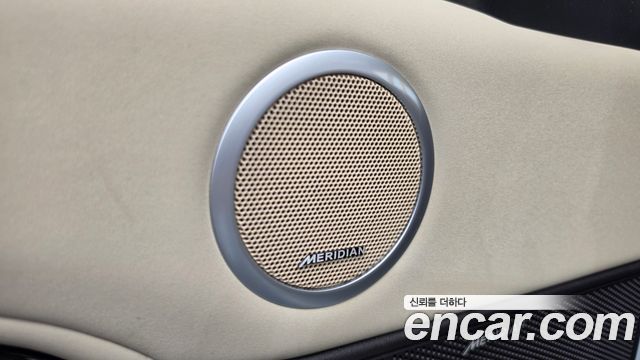 Land Rover Discovery 2018 — photo 30
