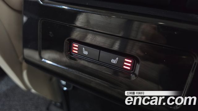 Land Rover Discovery 2018 — photo 32