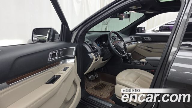 Ford Explorer 2019 — photo 13