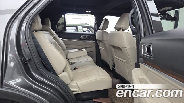 Ford Explorer 2019 — photo 18