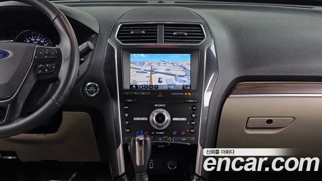 Ford Explorer 2019 — photo 20