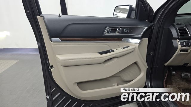 Ford Explorer 2019 — photo 14
