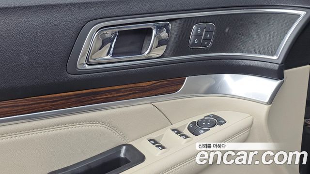 Ford Explorer 2019 — photo 30