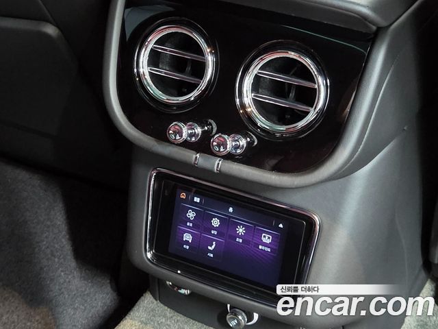 Bentley Bentayga 2023 — photo 16