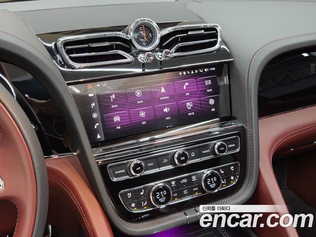 Bentley Bentayga 2023 — photo 18