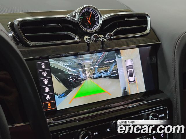 Bentley Bentayga 2023 — photo 19