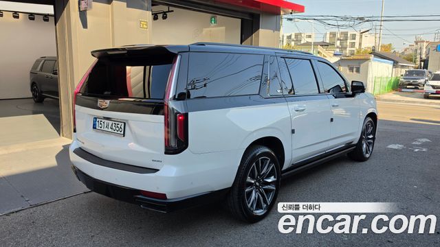 Cadillac Escalade 2022 — photo 2