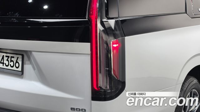 Cadillac Escalade 2022 — photo 9