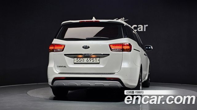 Kia Canival 2015 — photo 4