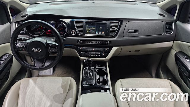 Kia Canival 2015 — photo 7