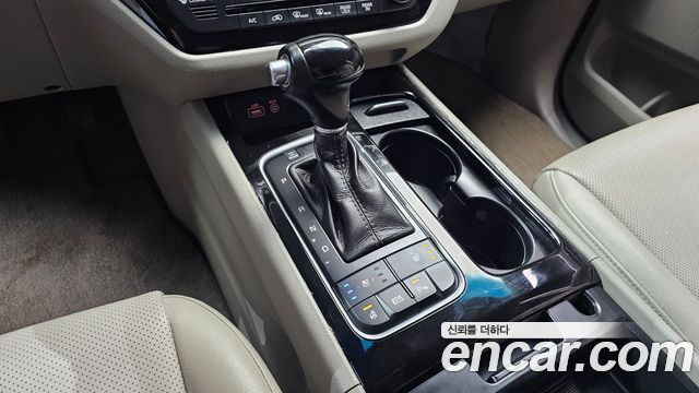 Kia Canival 2015 — photo 9