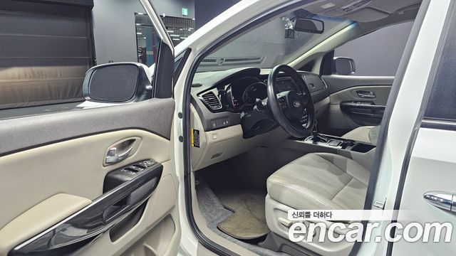 Kia Canival 2015 — photo 10