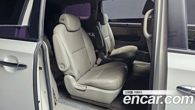 Kia Canival 2015 — photo 11