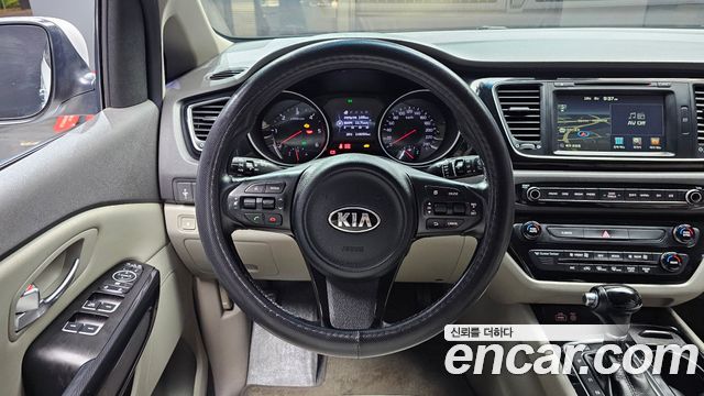 Kia Canival 2015 — photo 13