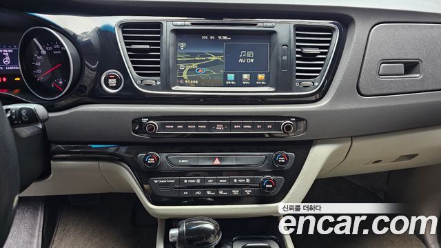 Kia Canival 2015 — photo 14