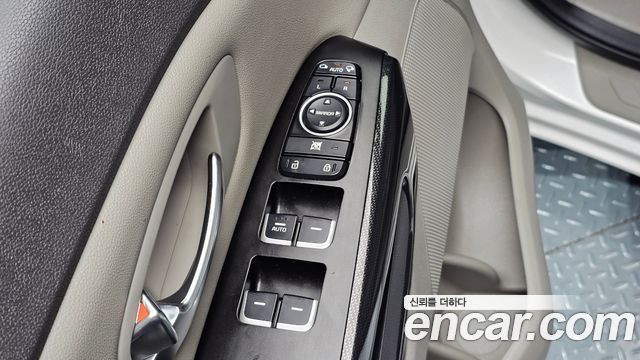 Kia Canival 2015 — photo 16