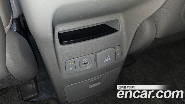 Kia Canival 2015 — photo 18