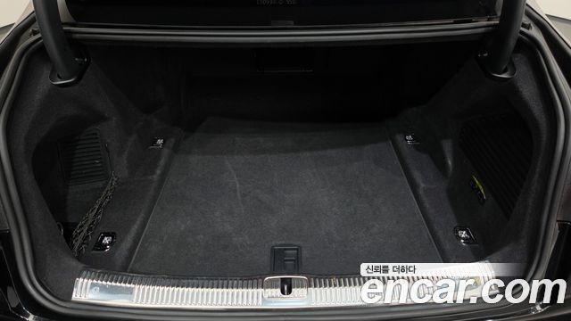 Audi A8 2020 — photo 20