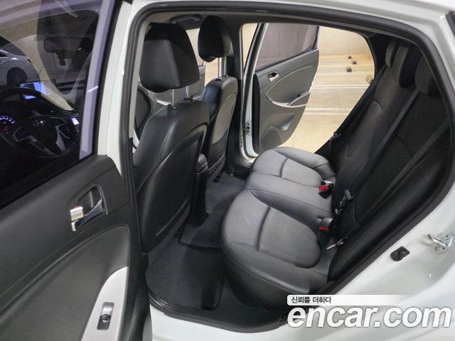 Hyundai Accent 2014 — photo 11