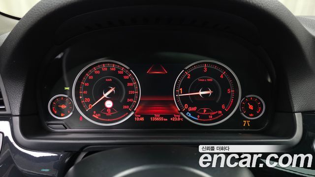 BMW 5-Series 2016 — photo 11