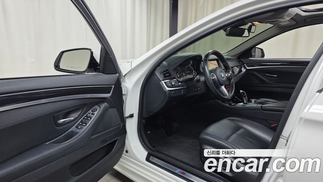 BMW 5-Series 2016 — photo 13
