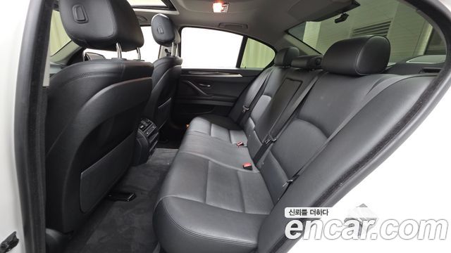 BMW 5-Series 2016 — photo 18