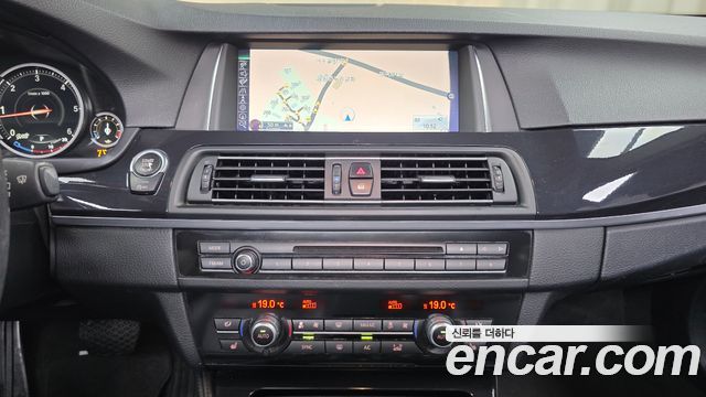 BMW 5-Series 2016 — photo 20
