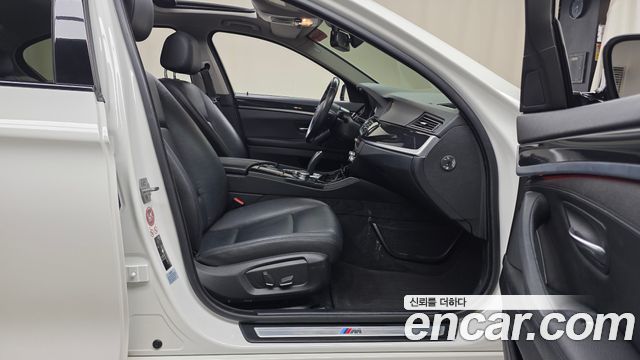 BMW 5-Series 2016 — photo 16