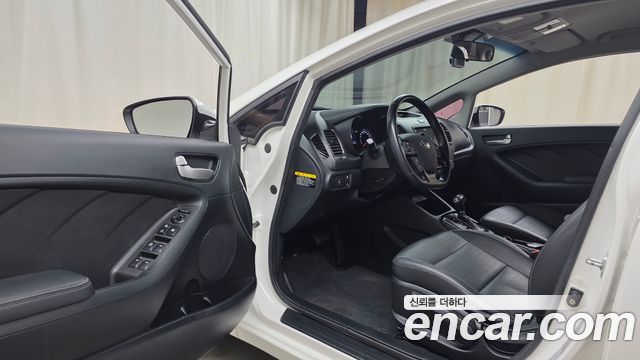 Kia K3 2017 — photo 13