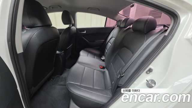 Kia K3 2017 — photo 18