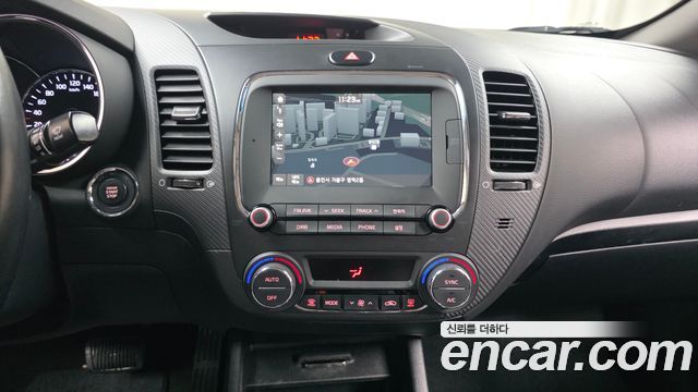 Kia K3 2017 — photo 19