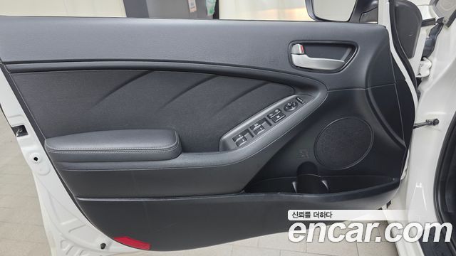 Kia K3 2017 — photo 14